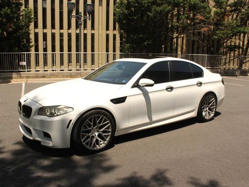Used 2013 BMW M5 RWD image 12