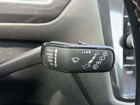 Used 2022 Volkswagen Tiguan SE w/ Panoramic Sunroof Package image 23