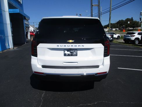 New 2026 Chevrolet Suburban LS image 4