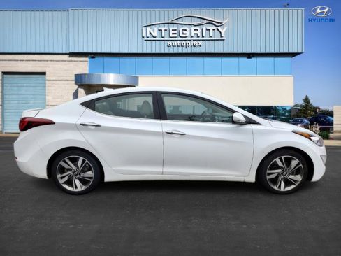 Used 2016 Hyundai Elantra Limited image 2