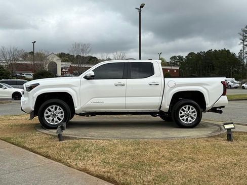 Used 2024 Toyota Tacoma SR5 image 4