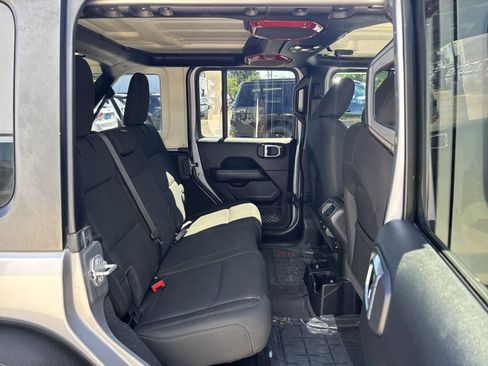 Certified 2020 Jeep Wrangler Unlimited Sahara AWD/4WD image 10