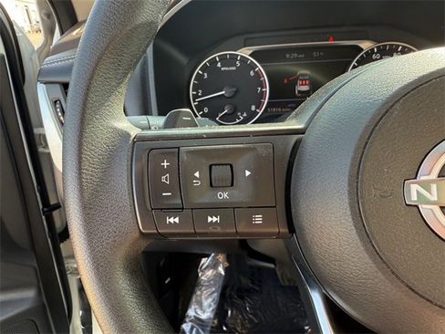 Used 2023 Nissan Rogue S image 14