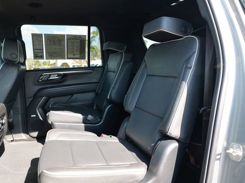 Used 2025 Chevrolet Suburban Premier image 30