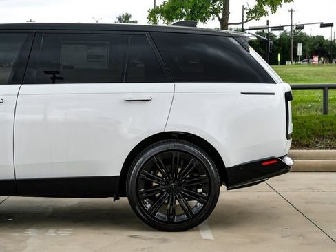 New 2026 Land Rover Range Rover Long Wheelbase SE AWD/4WD image 15