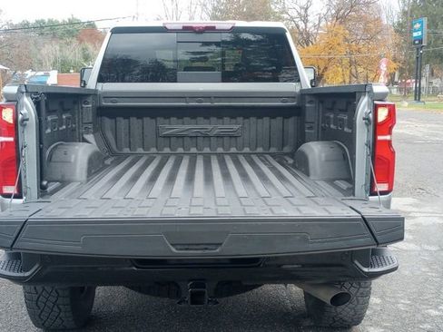 Used 2024 Chevrolet Silverado 2500 ZR2 w/ Technology Package image 8