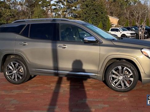 Used 2018 GMC Terrain Denali w/ Driver Alert Package II image 3
