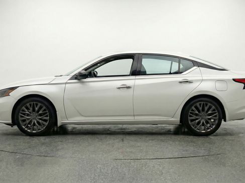 Used 2025 Nissan Altima 2.5 SV FWD image 5