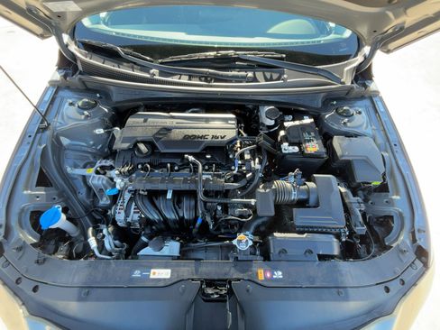 Used 2025 Hyundai Elantra SEL image 34