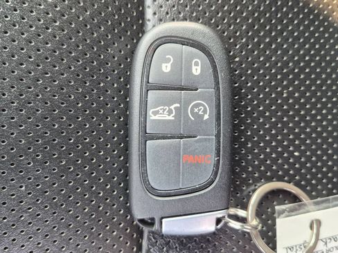 Used 2019 Jeep Cherokee Limited w/ Technology Group AWD/4WD image 30
