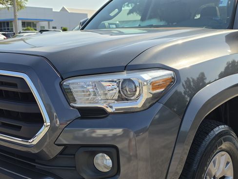 Used 2017 Toyota Tacoma SR5 w/ Tow Package RWD image 13
