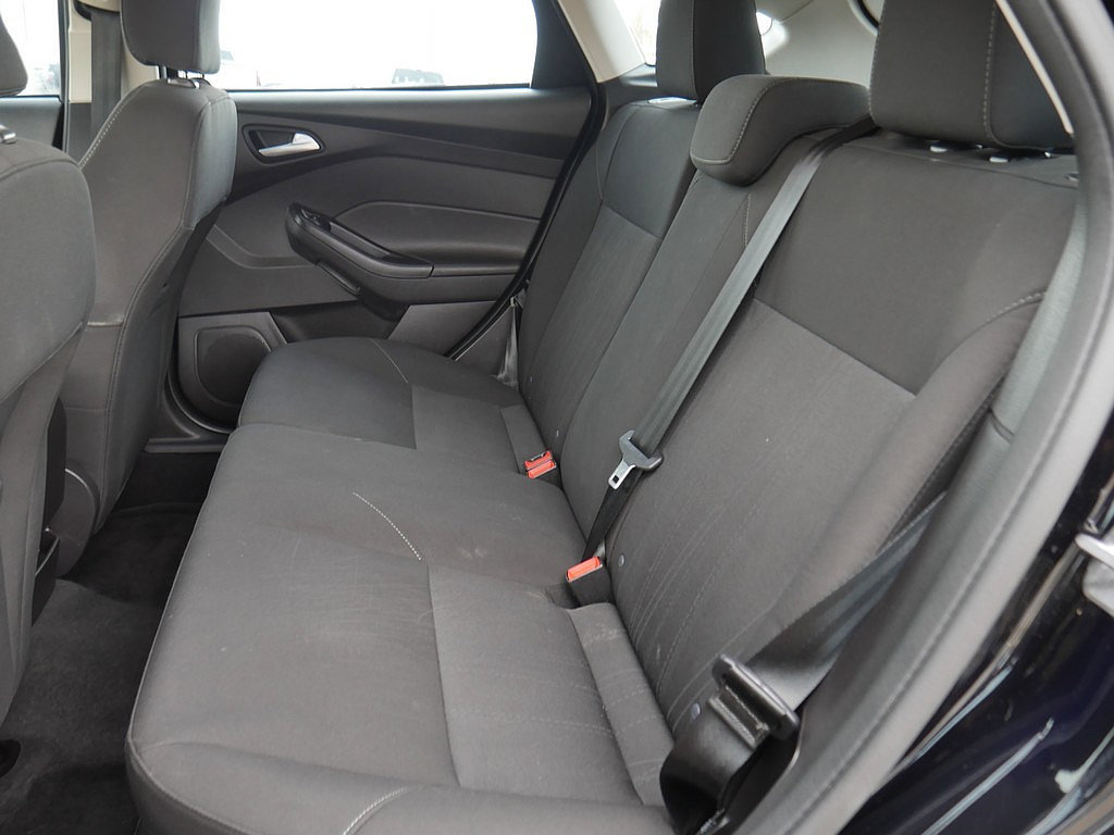 Used 2016 Ford Focus SE w/ SE Cold Weather Package FWD image 16