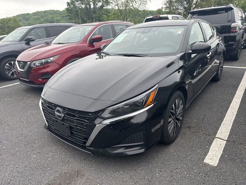 Used 2024 Nissan Altima 2.5 SV AWD/4WD image 2
