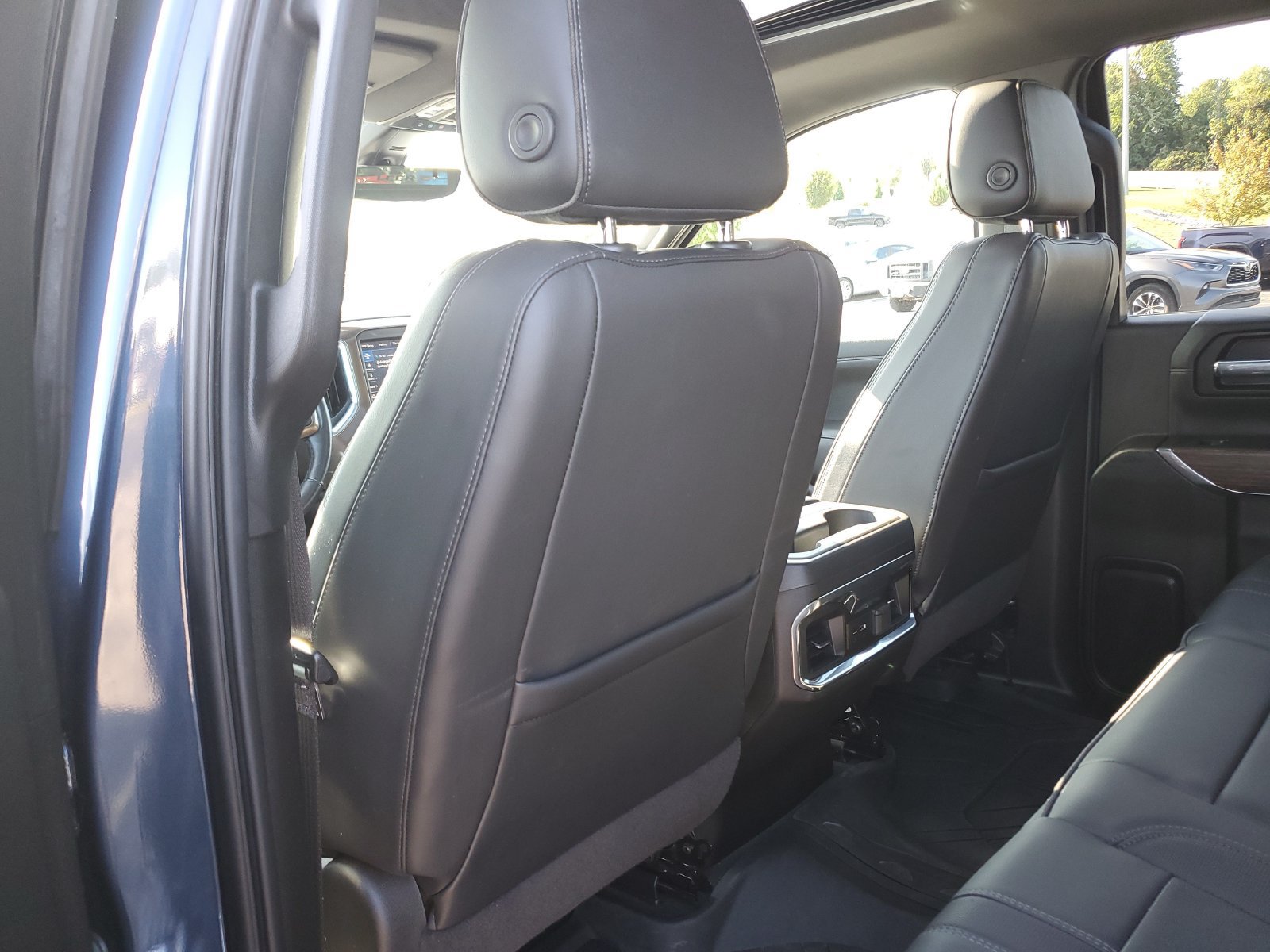 Used 2022 Chevrolet Silverado 1500 High Country w/ Technology Package AWD/4WD image 14