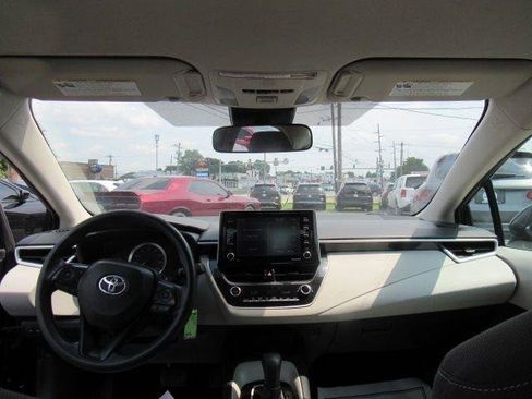 Used 2021 Toyota Corolla LE FWD image 21