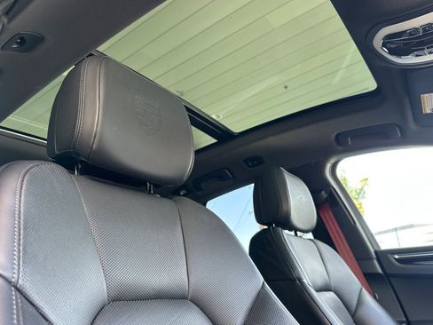 Certified 2023 Porsche Macan AWD/4WD image 17