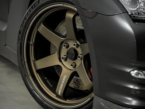 Used 2012 Nissan GT-R Premium image 4