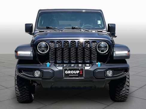 Used 2023 Jeep Wrangler Unlimited w/ Cold Weather Group AWD/4WD image 4