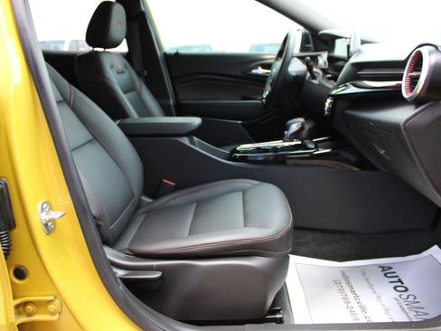Used 2025 Chevrolet Trax RS w/ Sunroof Package FWD image 43