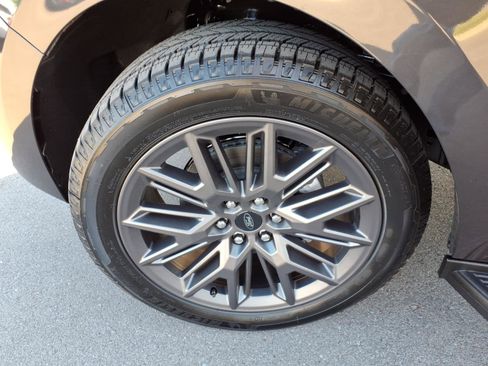 New 2026 Ford Expedition Platinum AWD/4WD image 9