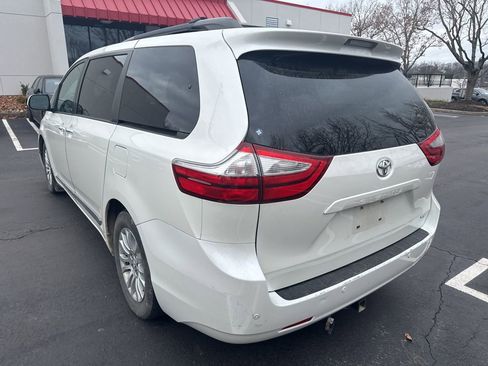 Used 2017 Toyota Sienna XLE Premium image 5