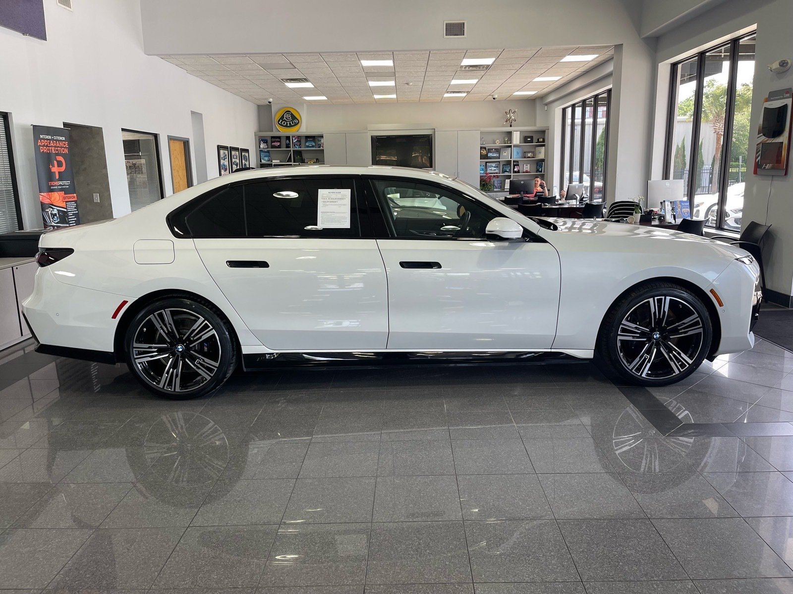 Used 2024 BMW i7 xDrive60 AWD/4WD image 6
