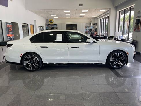 Used 2024 BMW i7 xDrive60 AWD/4WD image 6