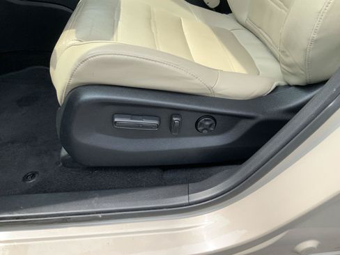 Used 2018 Honda CR-V Touring image 21