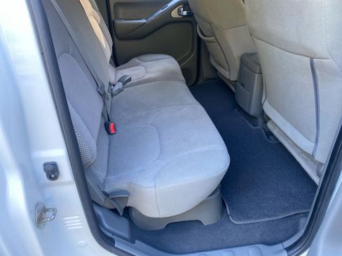 Used 2019 Nissan Frontier SV image 8