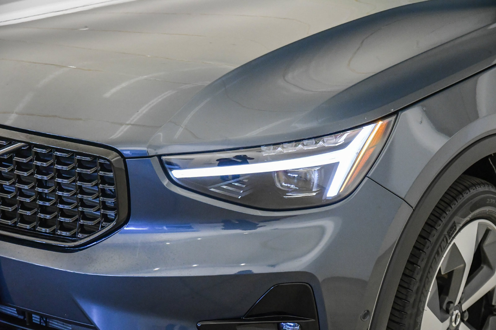 Used 2026 Volvo XC40 B4 Plus w/ Climate Package FWD image 9