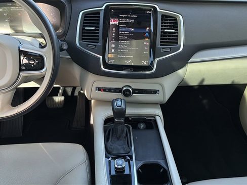 Used 2022 Volvo XC90 T5 Momentum image 22