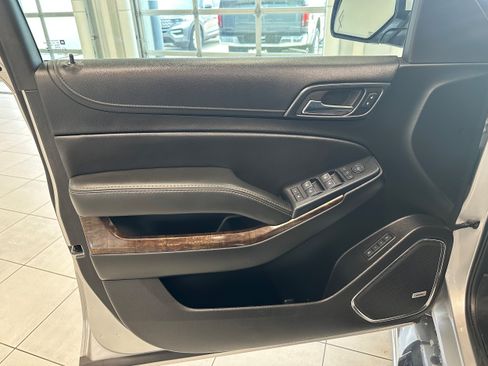 Used 2017 Chevrolet Suburban LT w/ LT Signature Package AWD/4WD image 11