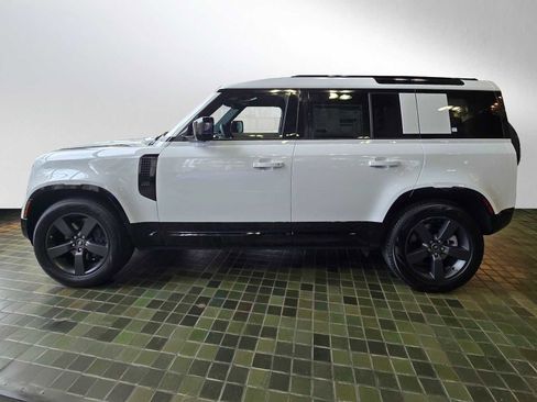 New 2026 Land Rover Defender 110 X-Dynamic SE image 2