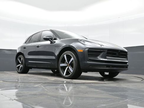Used 2023 Porsche Macan image 40