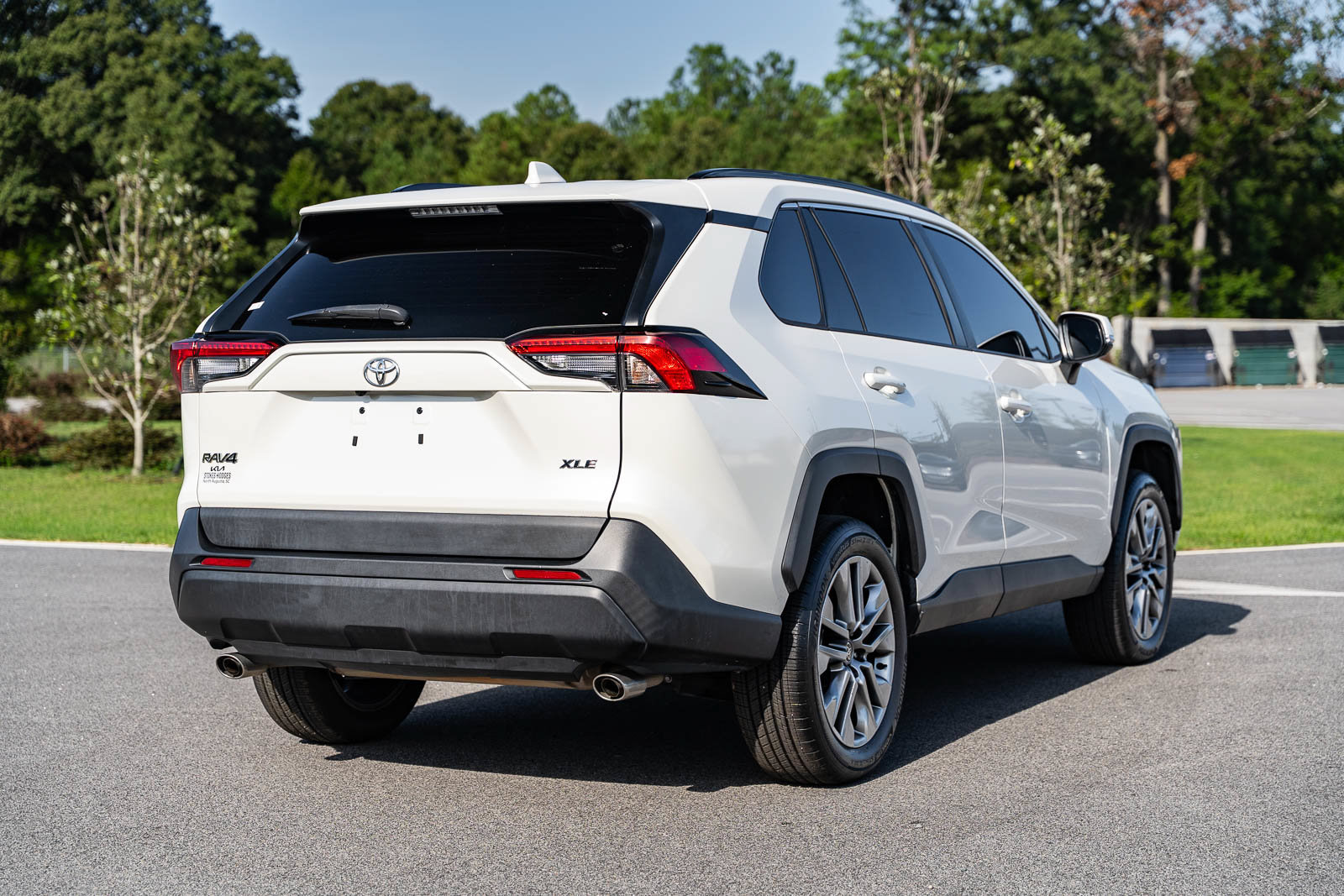 Used 2022 Toyota RAV4 XLE Premium FWD image 7