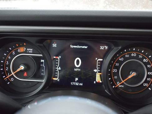 Certified 2024 Jeep Wrangler Sahara w/ Technology Group image 16