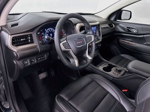 Used 2023 GMC Acadia Denali w/ Denali Ultimate Package FWD image 9