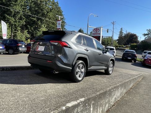 Certified 2022 Toyota RAV4 XLE w/ XLE Grade Weather Package AWD/4WD image 7