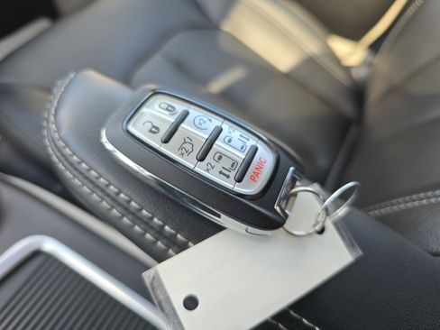 Used 2022 Chrysler Pacifica Touring-L AWD/4WD image 37
