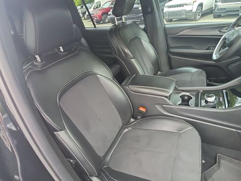 Used 2024 Jeep Grand Cherokee L Laredo RWD image 23