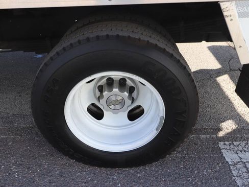 Used 2024 Chevrolet Express 3500 w/ Power Convenience Package image 17