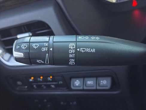 Used 2022 Chevrolet Tahoe Premier AWD/4WD image 16