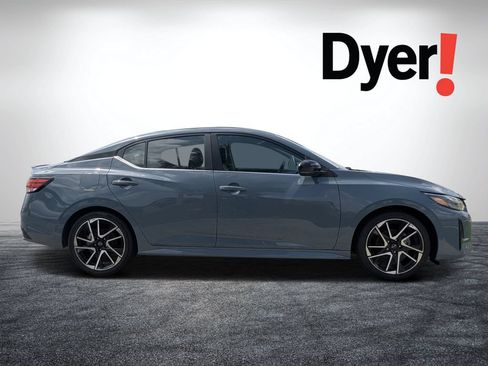 Used 2025 Nissan Sentra SR w/ SR Premium Package FWD image 2