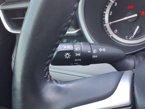 Used 2022 Toyota Highlander XLE image 28