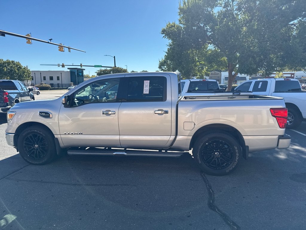 Used 2017 Nissan Titan SL RWD image 6