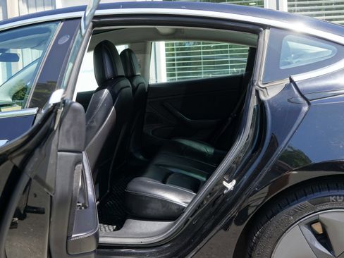 Used 2018 Tesla Model 3 Long Range RWD image 28