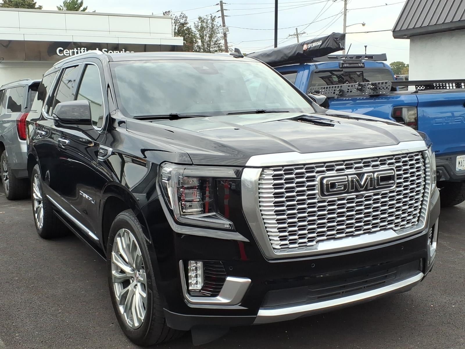 Used 2024 GMC Yukon Denali w/ Denali Reserve Package AWD/4WD image 3