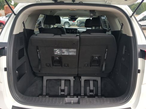 Used 2023 Kia Carnival LX FWD image 11