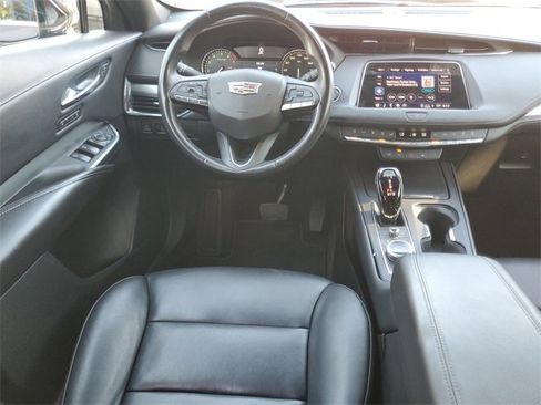 Certified 2022 Cadillac XT4 Premium Luxury w/ Enhanced Visibility Package image 17