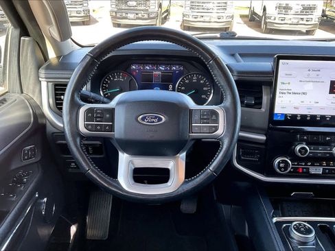 Used 2024 Ford Expedition Max XLT image 5